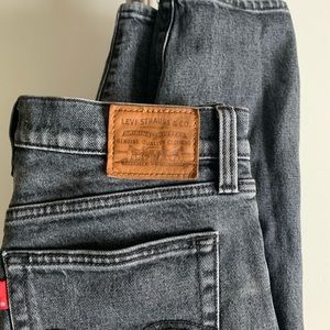 Levi’s Wedgie Straight Fit Women’s Jeans